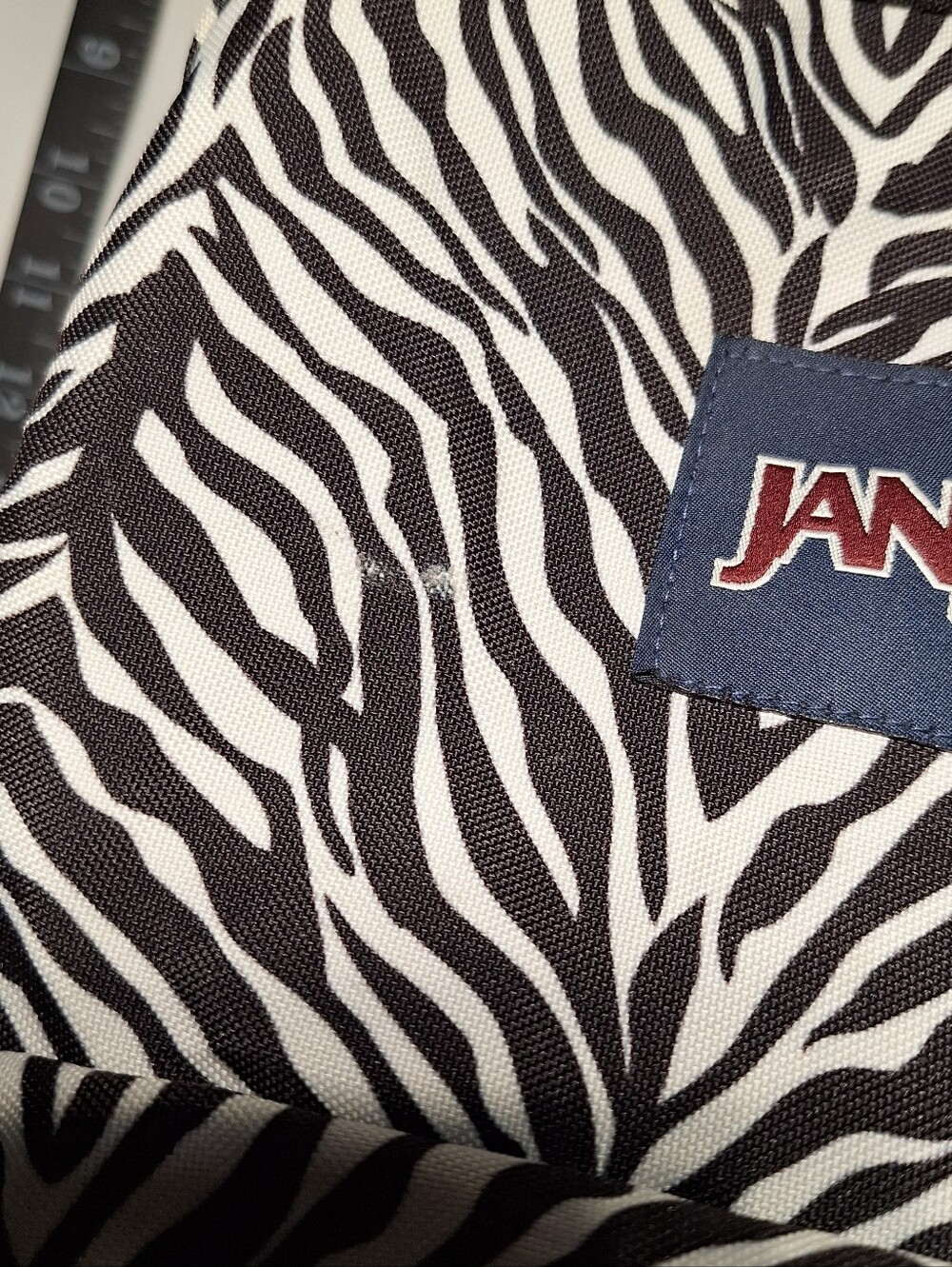 Jansport Backpack Zebra Black White w/ Purple Zipper Pulls - Picture 5 of 14